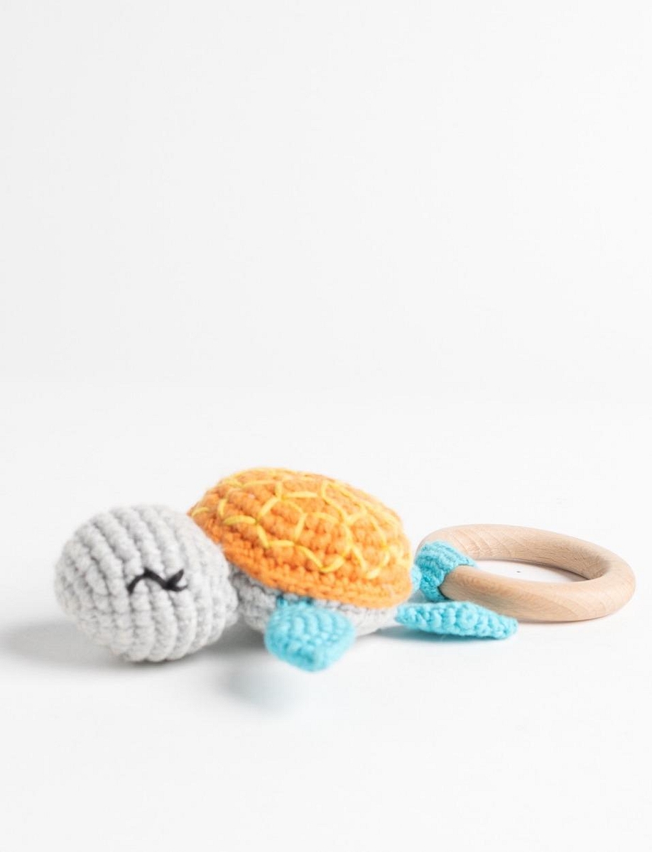 Turtle-Crochet-Toy-with-Wood-Ring