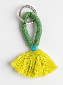 Pompom-Keychain-in-different-colors