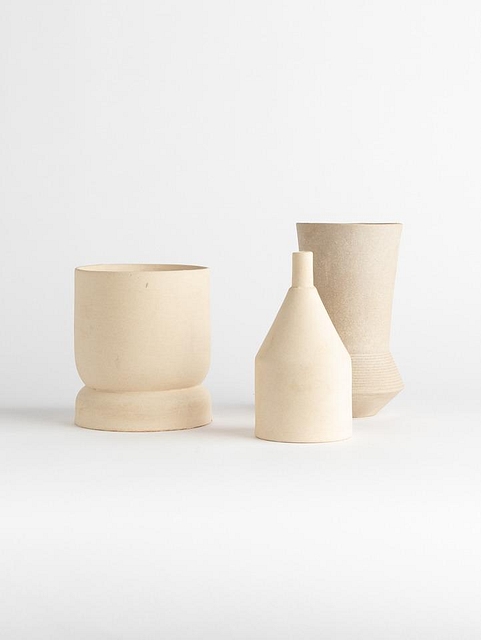 Ceramic-Vase-Curved-Cylinder